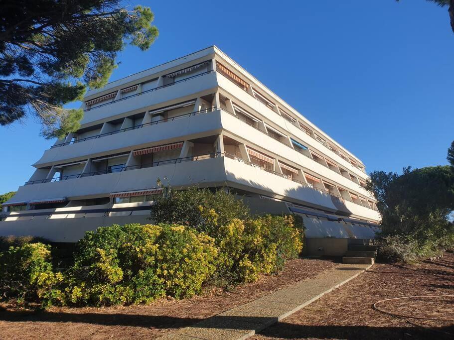Apartment En Bord De Mer, Avec Grande Terrasse Et Climatisation *